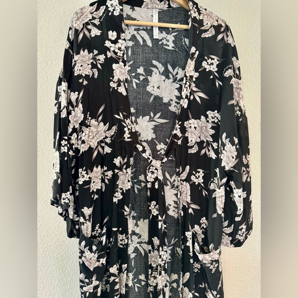 Spirtual Gangster Light Robe - Picture 2 of 7